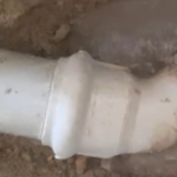 Ricerca perdita d'acqua in bagno, sotto pavimento